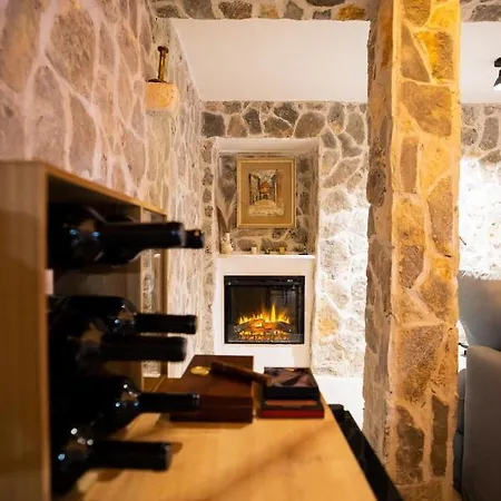 Pietra- Modern Rustic Poolside Oasis