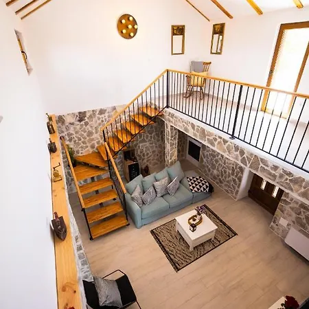 Pietra- Modern Rustic Poolside Oasis