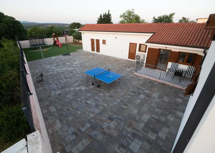 Vila Pietra- Modern Rustic Poolside Oasis