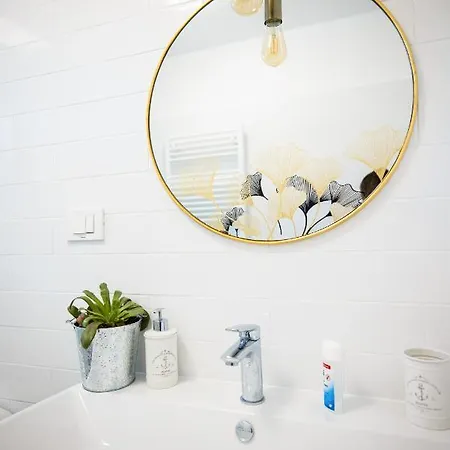 Pietra- Modern Rustic Poolside Oasis 本科瓦茨