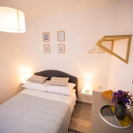 别墅 Pietra- Modern Rustic Poolside Oasis 本科瓦茨