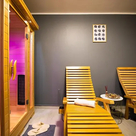 Pietra- Modern Rustic Poolside Oasis 빌라 벤코바츠