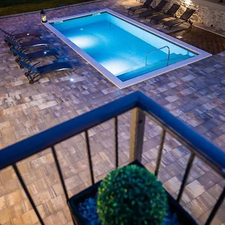 Pietra- Modern Rustic Poolside Oasis