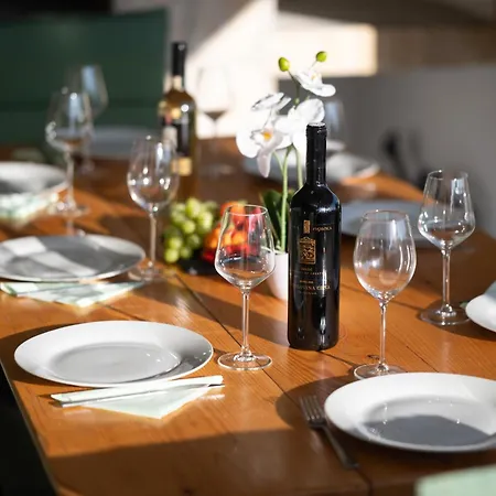 Pietra- Modern Rustic Poolside Oasis