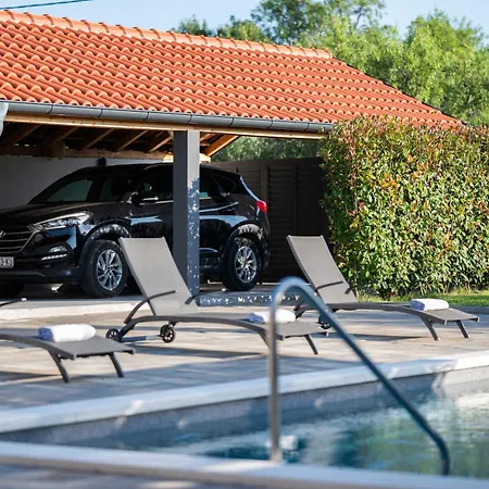 Pietra- Modern Rustic Poolside Oasis Willa Benkovac