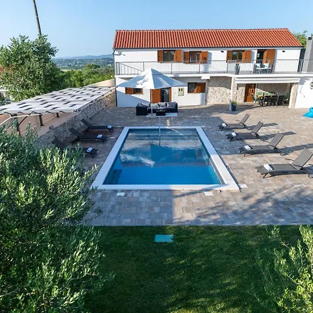 Vila Pietra- Modern Rustic Poolside Oasis Benkovac
