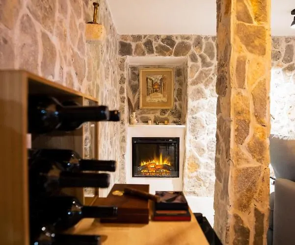 Pietra- Modern Rustic Poolside Oasis